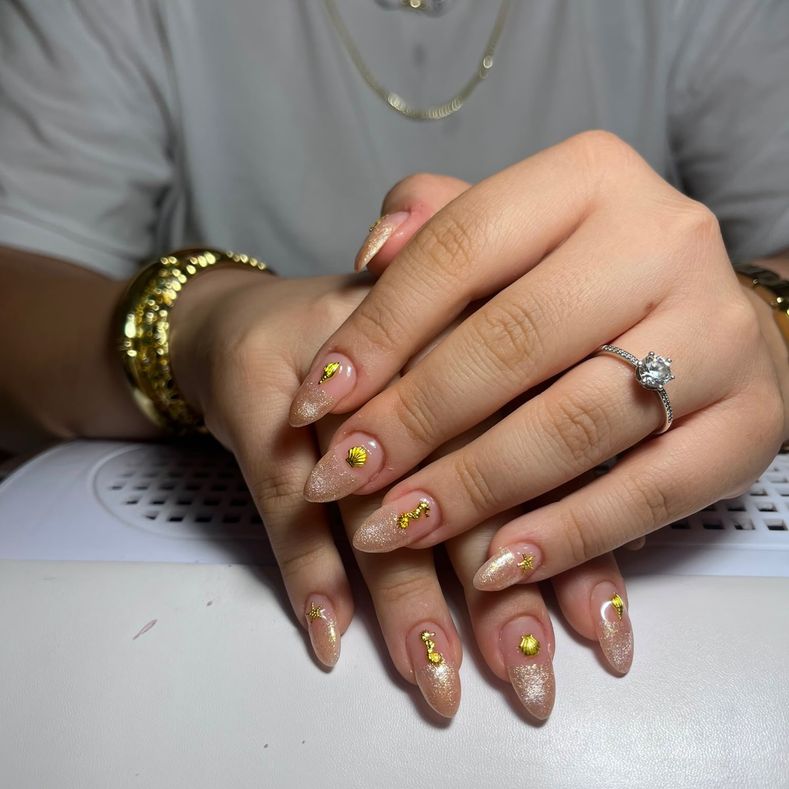 Simli nude nail art